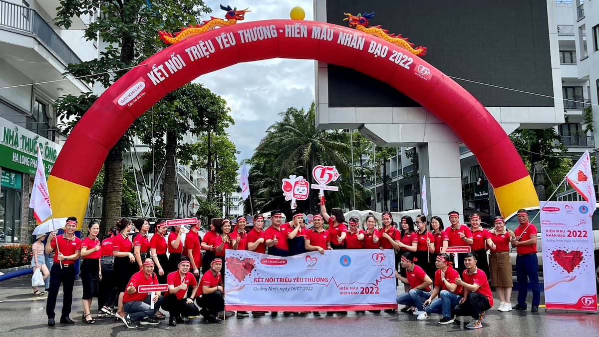 hien-mau-nhan-dao-ha-long Chương trình "Kết nối Triệu Yêu Thương - Hiến máu nhân đạo 2022" diễn ra tại Văn phòng Kinh doanh Hạ Long 2, số nhà 2 Khu đô thị Monbay, phường Hồng Hải, TP. Hạ Long, tỉnh Quảng Ninh, với sự tham gia của gần 250 tình nguyện viên.
